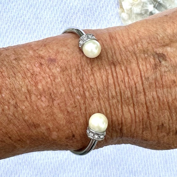 Ann Taylor Silver Faux Pearl Rhinestone Cuff Bracelet EUC - Picture 5 of 11